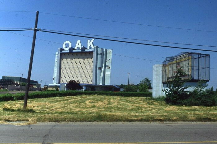 Oak Drive-In Theatre